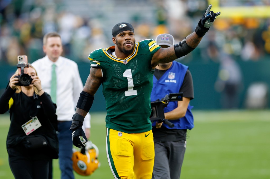 Micah Parsons says he had 'chills' in Packers debut, records first sack after stunning trade