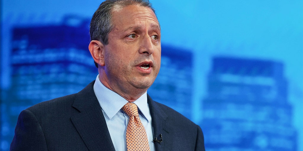 NYC Comptroller Joins Sit-In at ICE Facility as Protests Erupt in Lower Manhattan