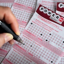 Powerball numbers drawn: 04-05-28-52-69; Powerball 20; Power Play 3; Jackpot climbs to $1.6B