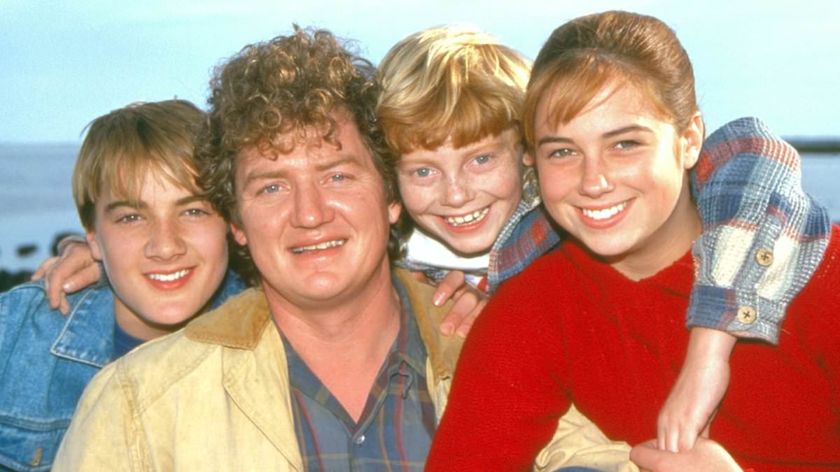 Clifftop Aireys Inlet home near Round the Twist lighthouse hits market for about $2.3 million