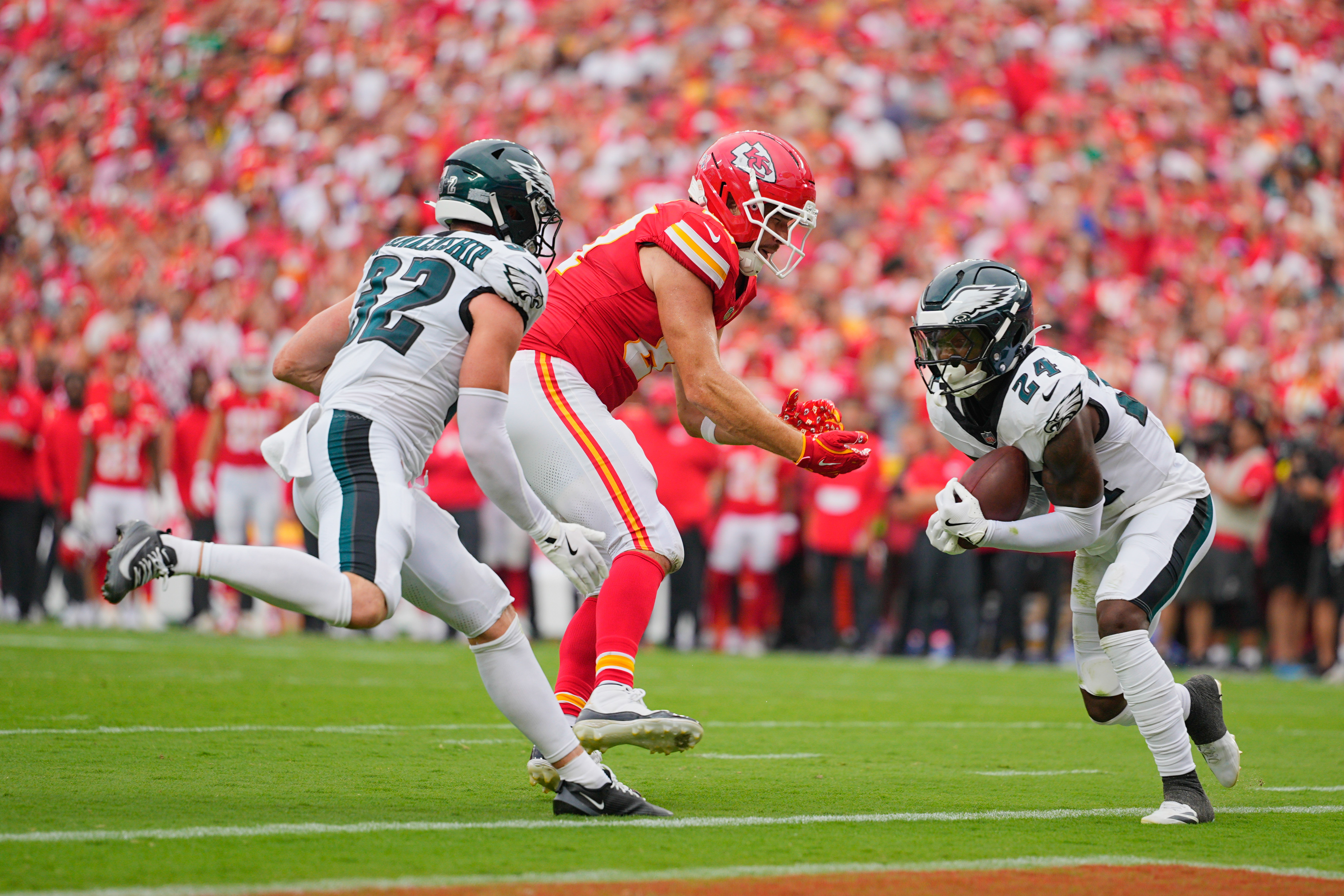 Travis Kelce drop leads Eagles to 20-17 win over Chiefs at Arrowhead