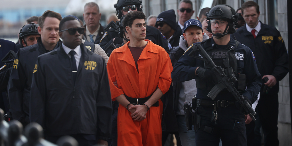 Mangione moves to dismiss death-penalty, federal case citing Bondi comments