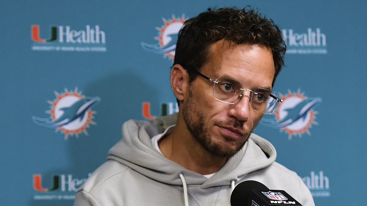 Dolphins' McDaniel on hot seat as owner signals no firing despite 0-3 start