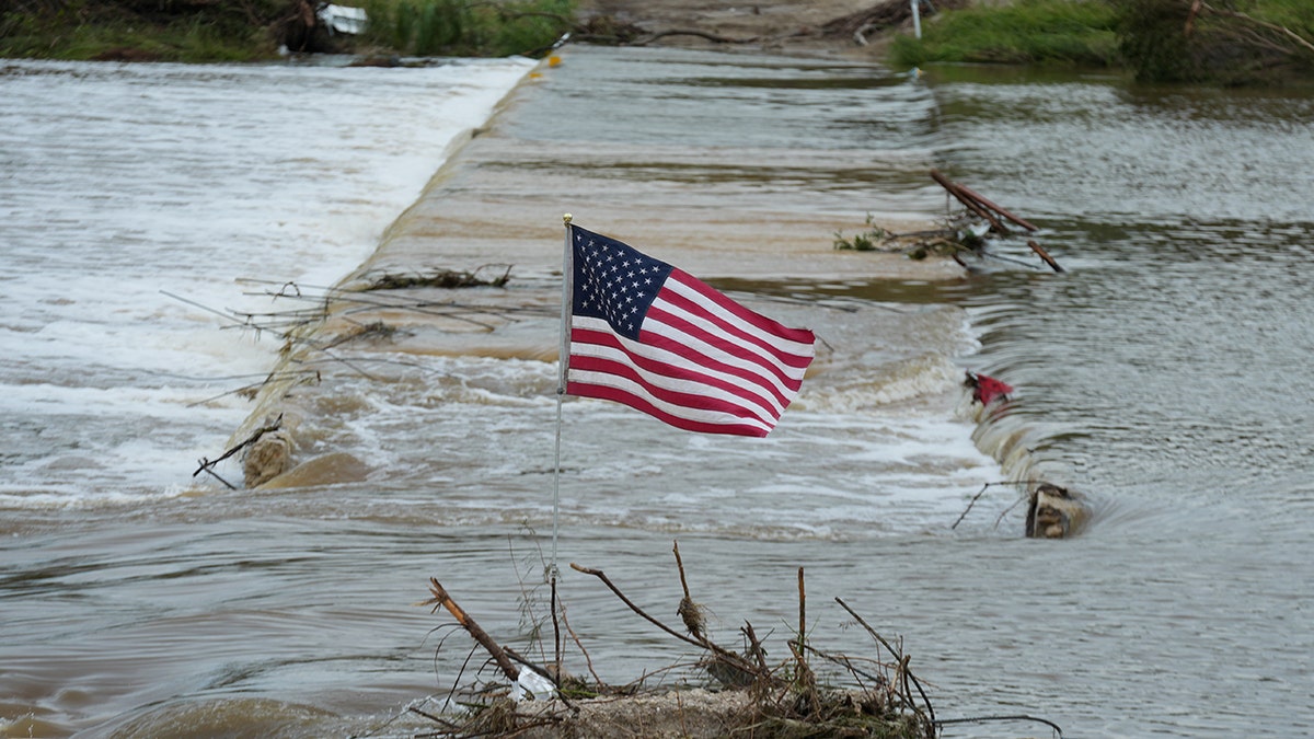 White House warns flood insurance risked by Democrats