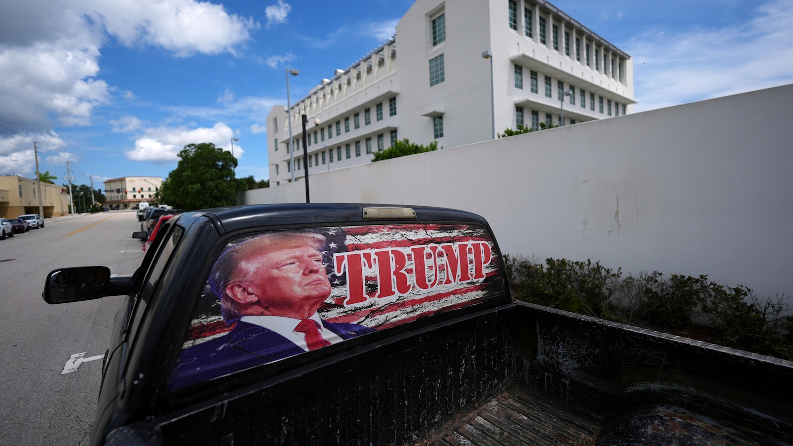 FBI sniper says hiding spot near golf course was ideal for would-be Trump shooter