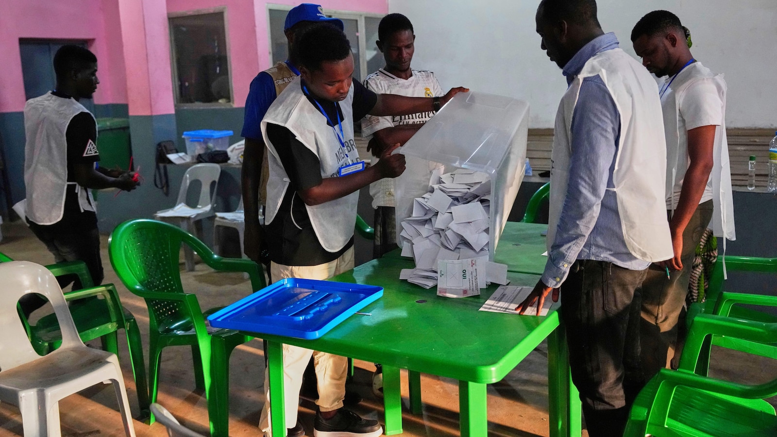 Guinea opposition alleges irregularities in constitutional referendum