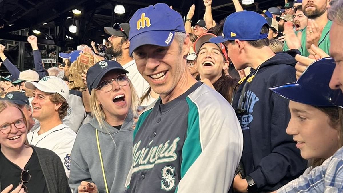 Mariners fan’s 60th home run ball given to child goes viral as ‘anti-Karen’ moment