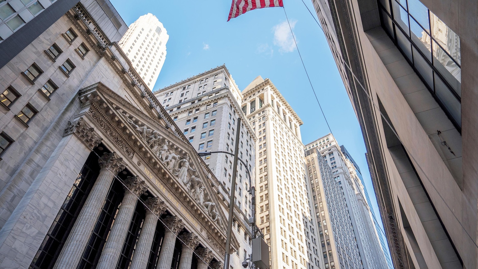 Asian stocks rise as Wall Street extends record week, traders eye Fed policy