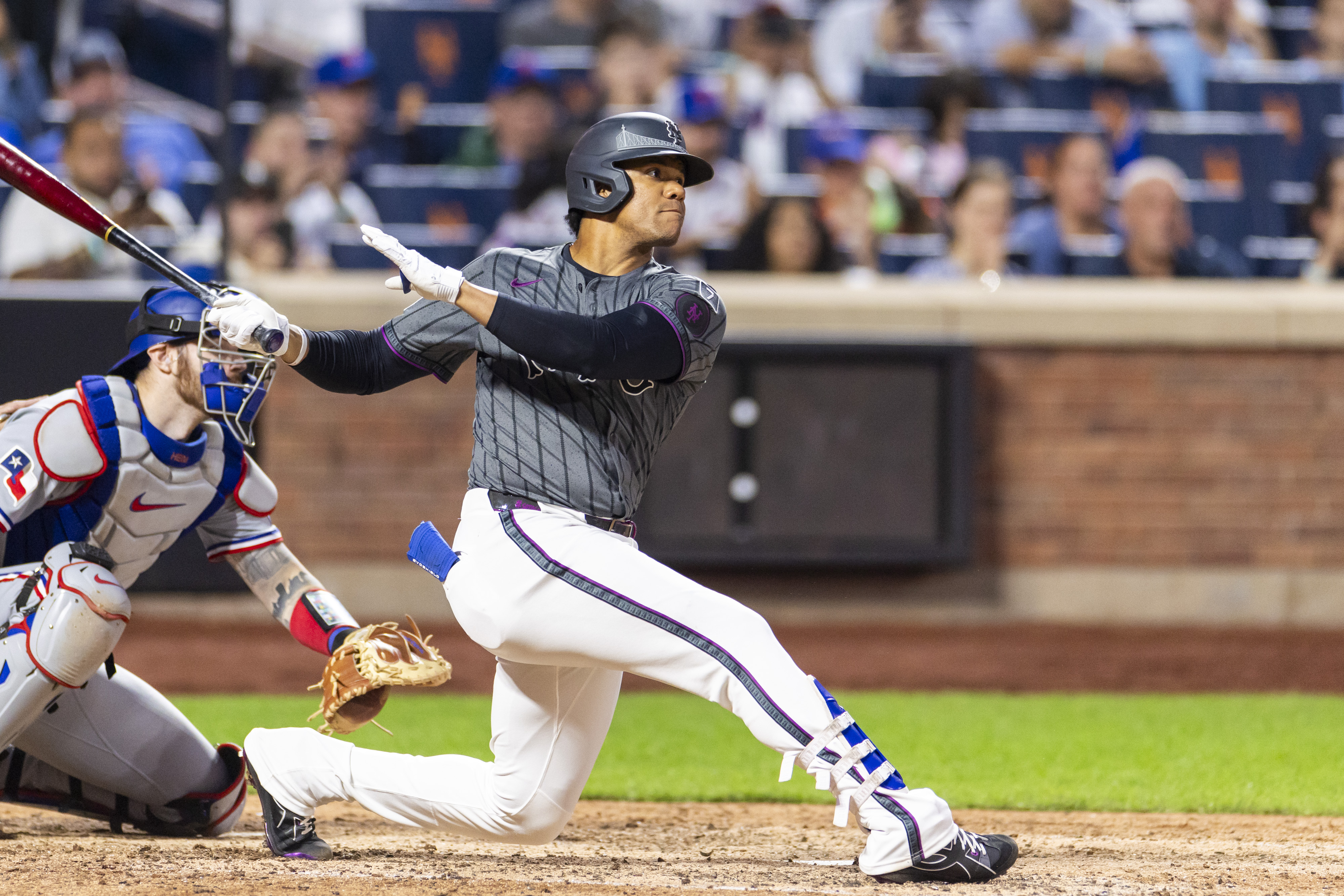 Soto hits single in ninth