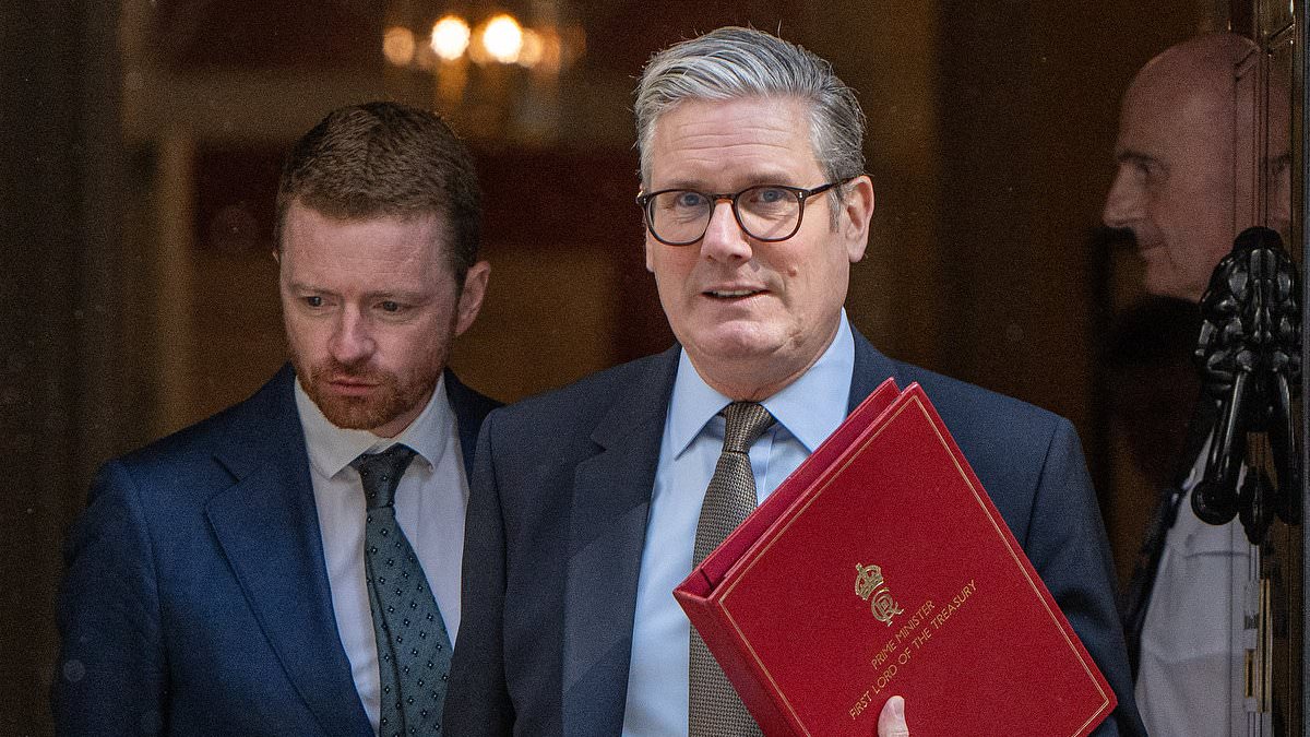 Tory sleaze allegations rise as leaked texts prompt calls for probe into Starmer leadership funding