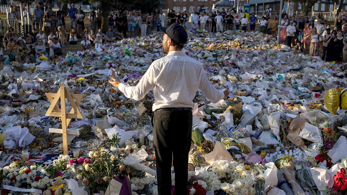 Rabbi leads tribute for the victims of a mass shooting during a Hanukkah celebration at Bondi Beach