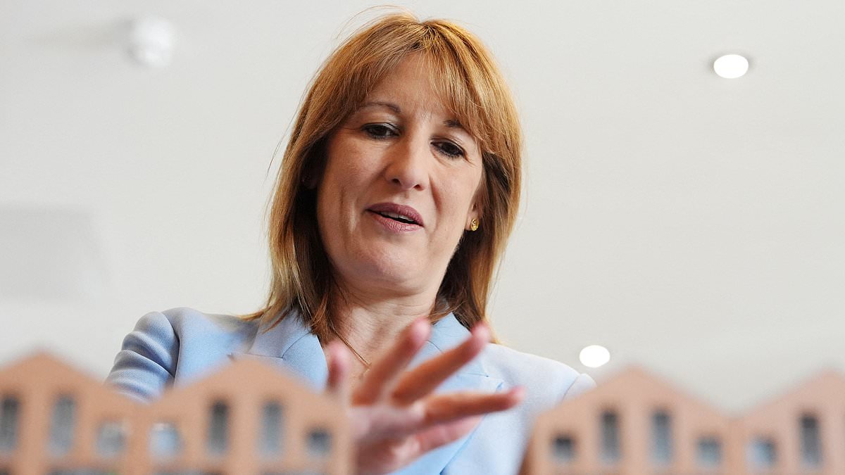 UK warned of economic doom loop as borrowing hits pandemic-era high