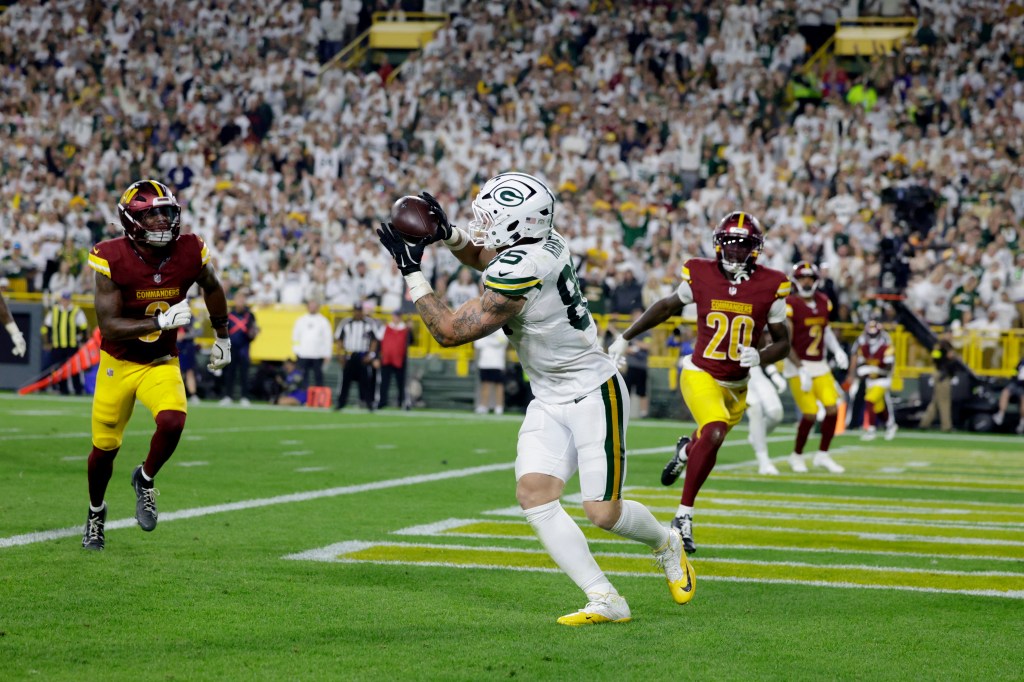 Packers tight end celebrates a touchdown