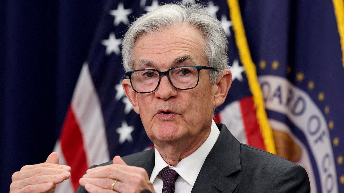 Rising U.S. jobless claims heighten pressure on Fed to cut rates