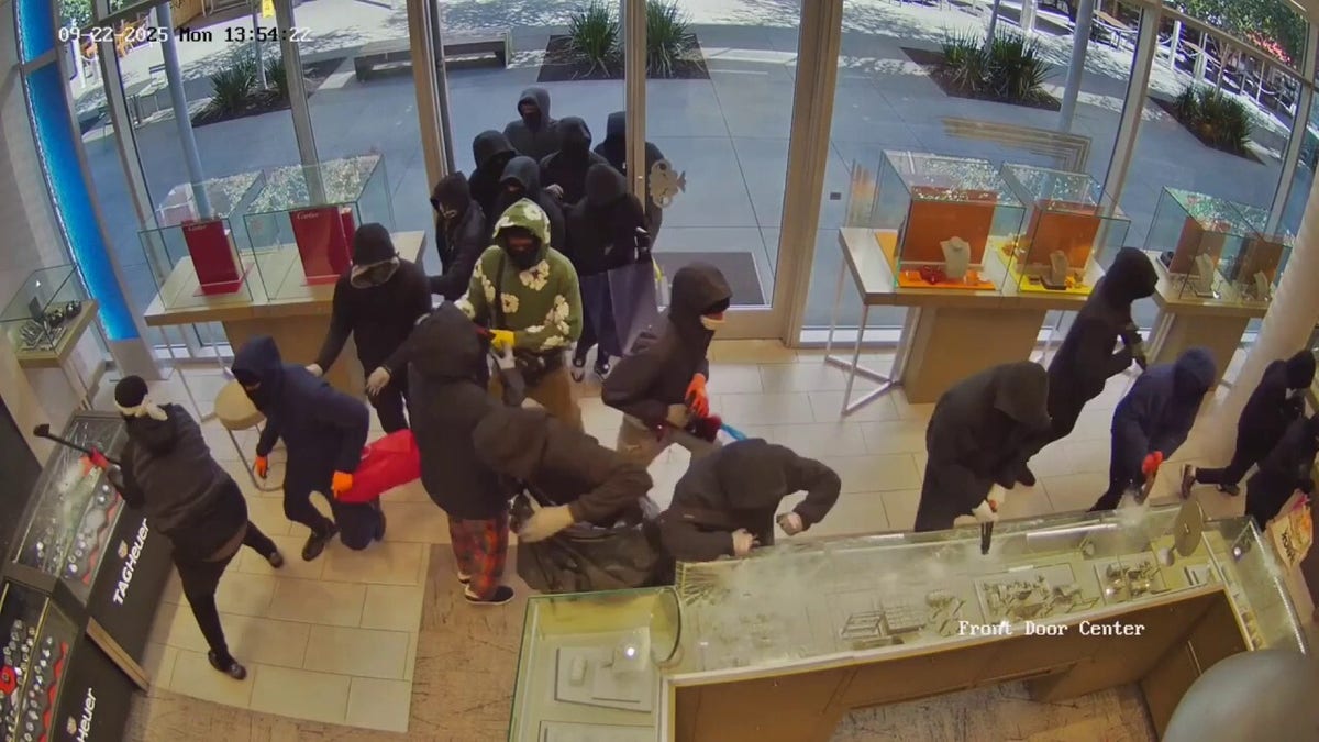 Armed mob steals about $1 million from California jewelry store in smash-and-grab