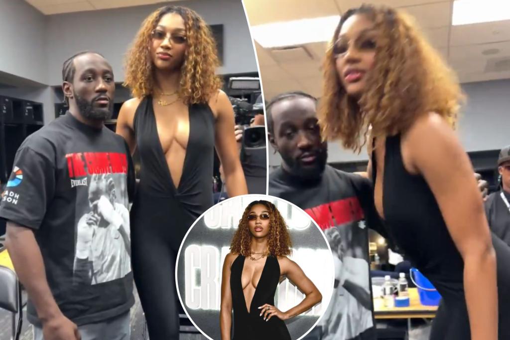 Reese and Crawford pose before fight