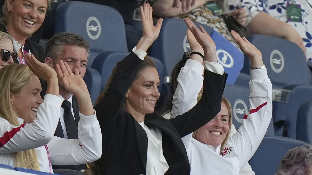 Princess of Wales Joins Mexican Wave, Visits Australian Team as England Beats Australia 47-7 in Women’s Rugby World Cup