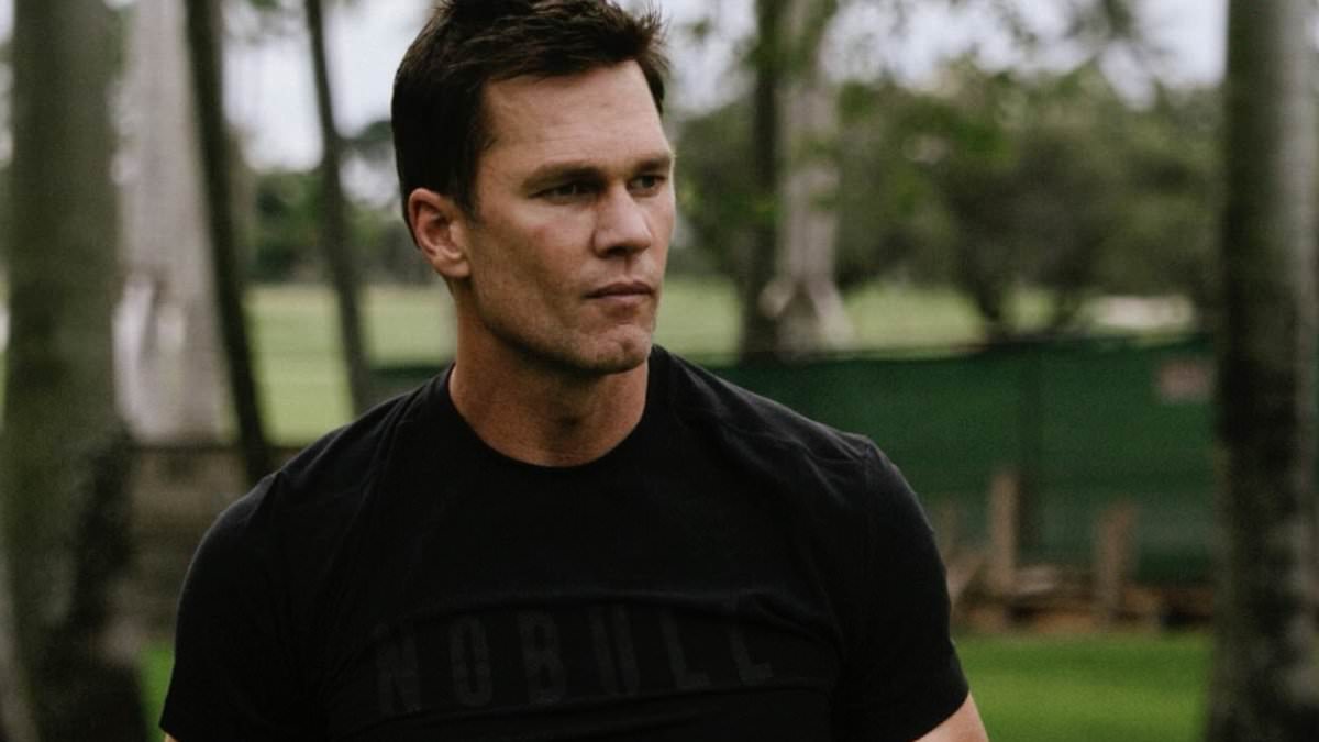 Tom Brady posts two photos with bleak song after Gisele Bundchen’s remarriage