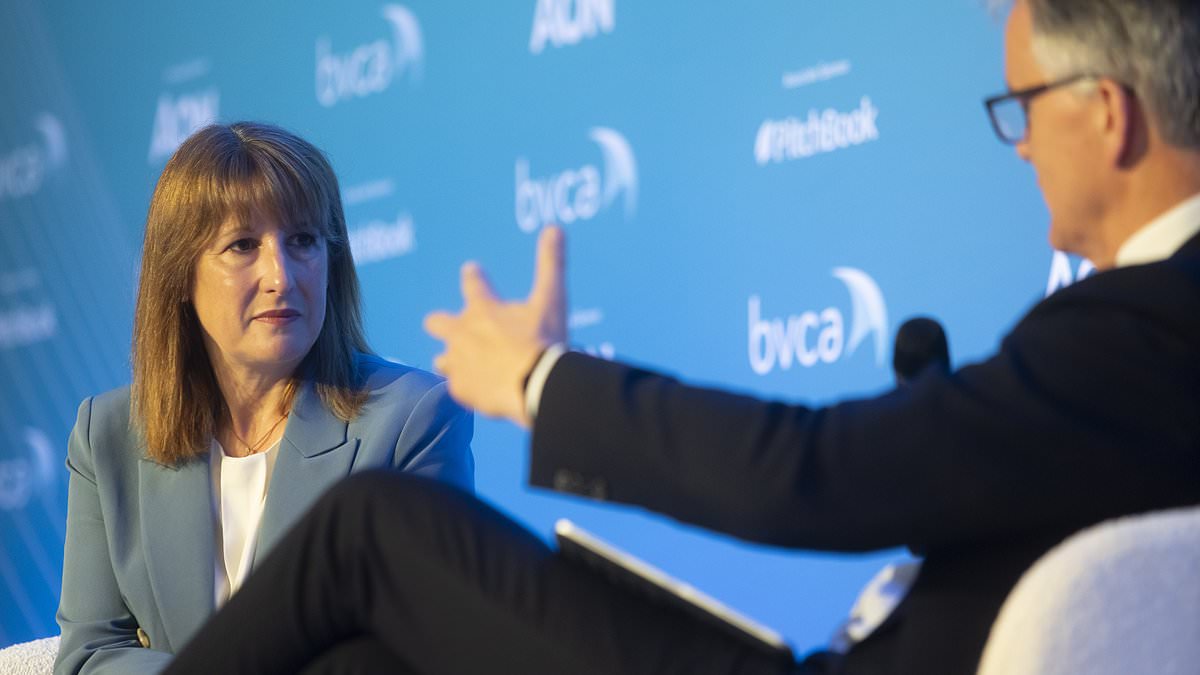 UK GDP flatlines in July, piling pressure on Chancellor ahead of November Budget