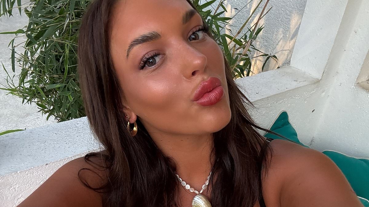 Ex-flight attendant recalls mile-high chaos and secret romances