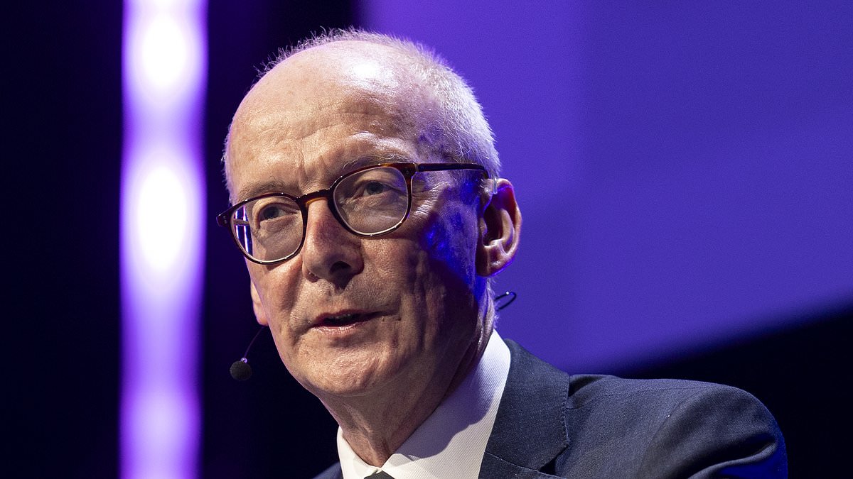 UK emergency alert test sounds on millions of phones amid health and privacy backlash