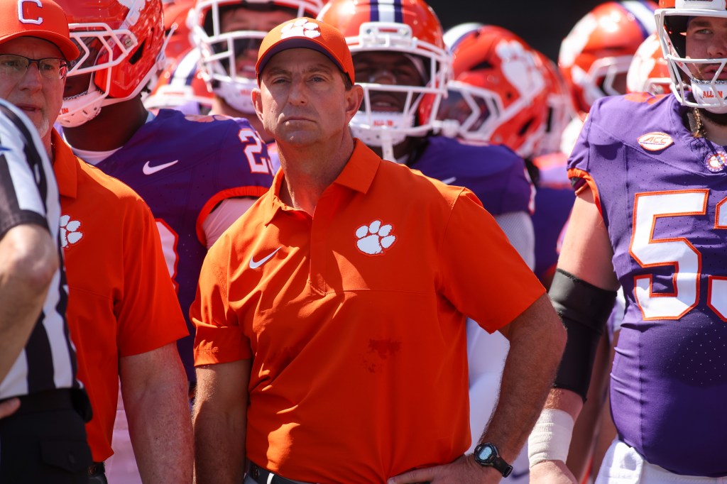 Swinney’s media focus critique adds pressure as Clemson confronts 2025 struggles
