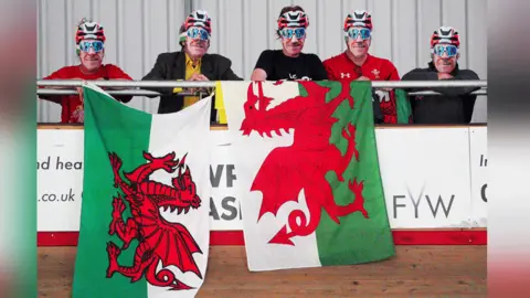 Fans salute Thomas as he leaves for the final stage