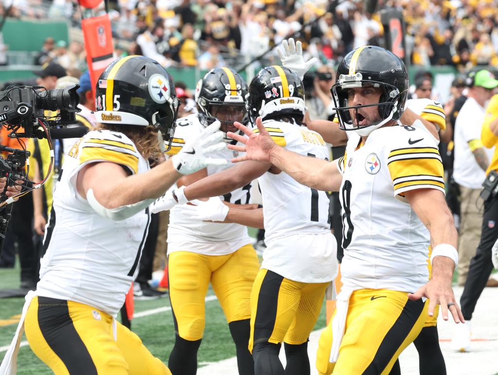 Aaron Rodgers throws four TDs, Chris Boswell 60-yarder lifts Steelers to 34-32 win over Jets