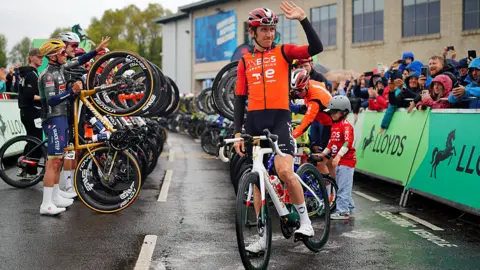 Geraint Thomas bids emotional farewell as final Tour of Britain stage starts in his hometown
