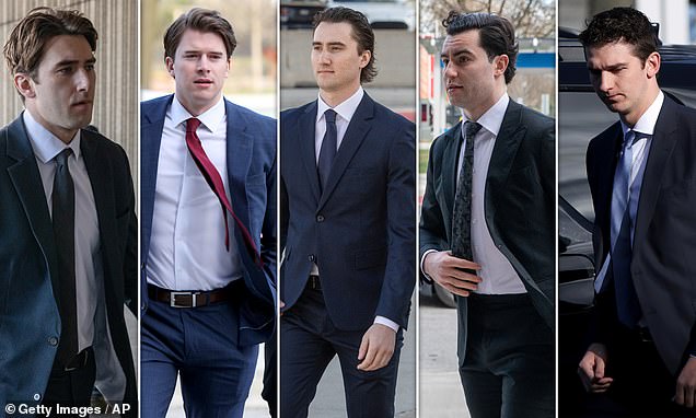 Players arrive at London courthouse