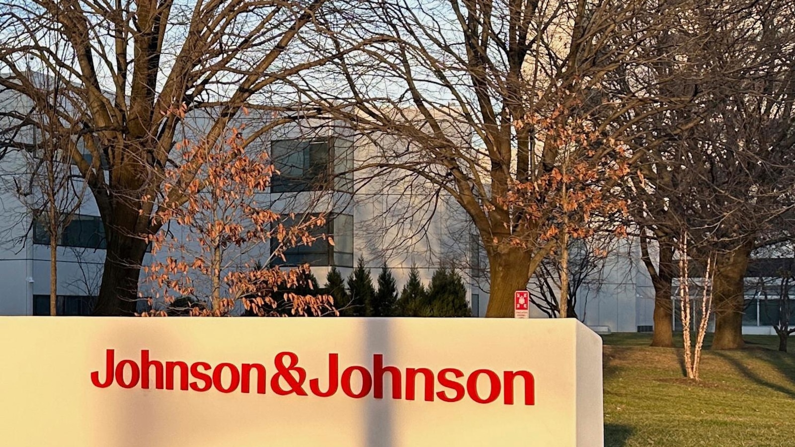 Minnesota jury awards $65.5 million to woman who used Johnson & Johnson talcum powder