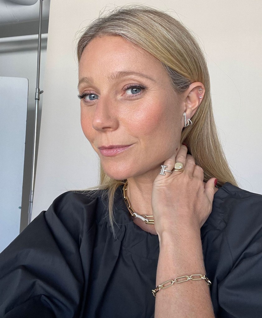 Gwyneth Paltrow shows off jewelry