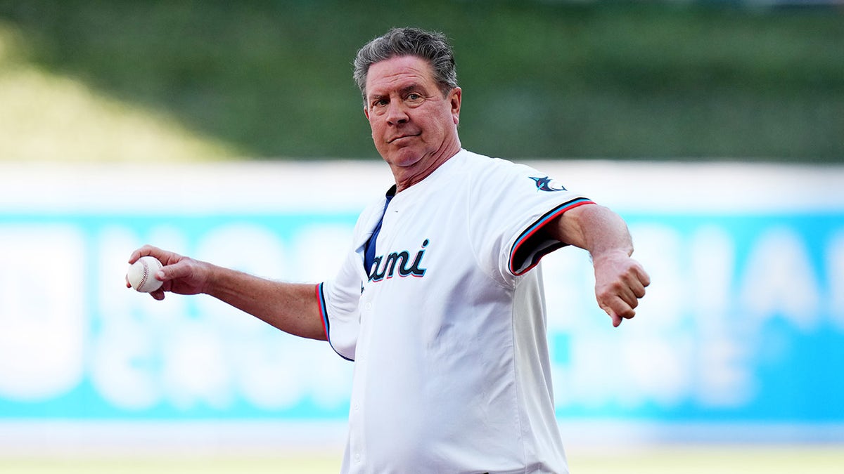 Dan Marino throws out a first pitch