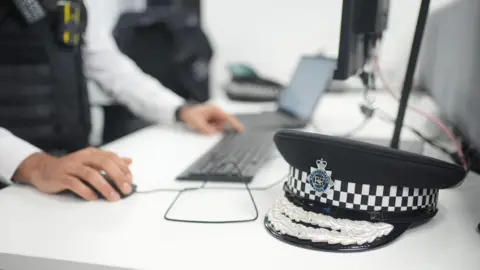 Metropolitan Police civilian staff to be balloted on strike over pay and allowance dispute