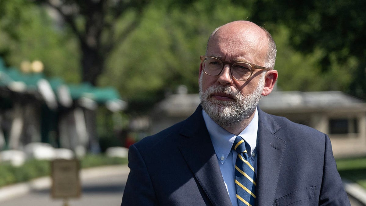 White House tells federal agencies to prepare layoff plans as government shutdown looms