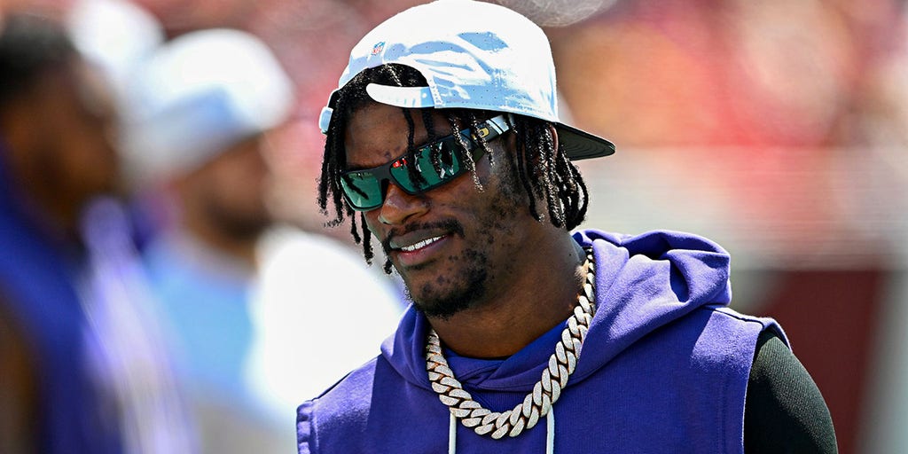 Lamar Jackson apologizes after shoving fan who slapped his helmet during Ravens' loss