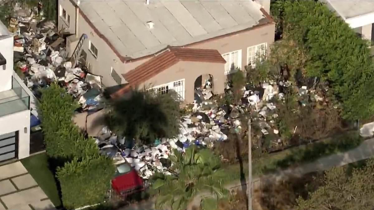 Los Angeles crews remove mountains of trash again from notorious 'Trash House' in Fairfax
