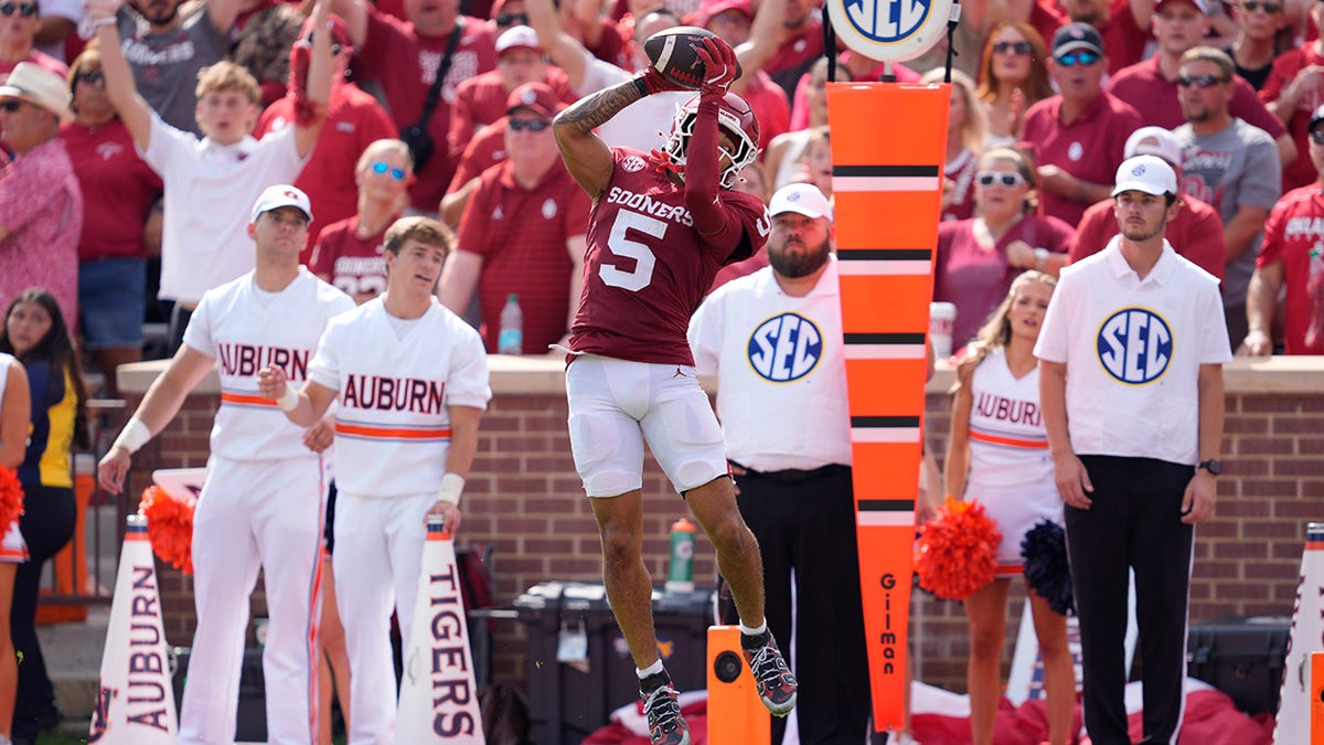 Oklahoma-Auburn football in action
