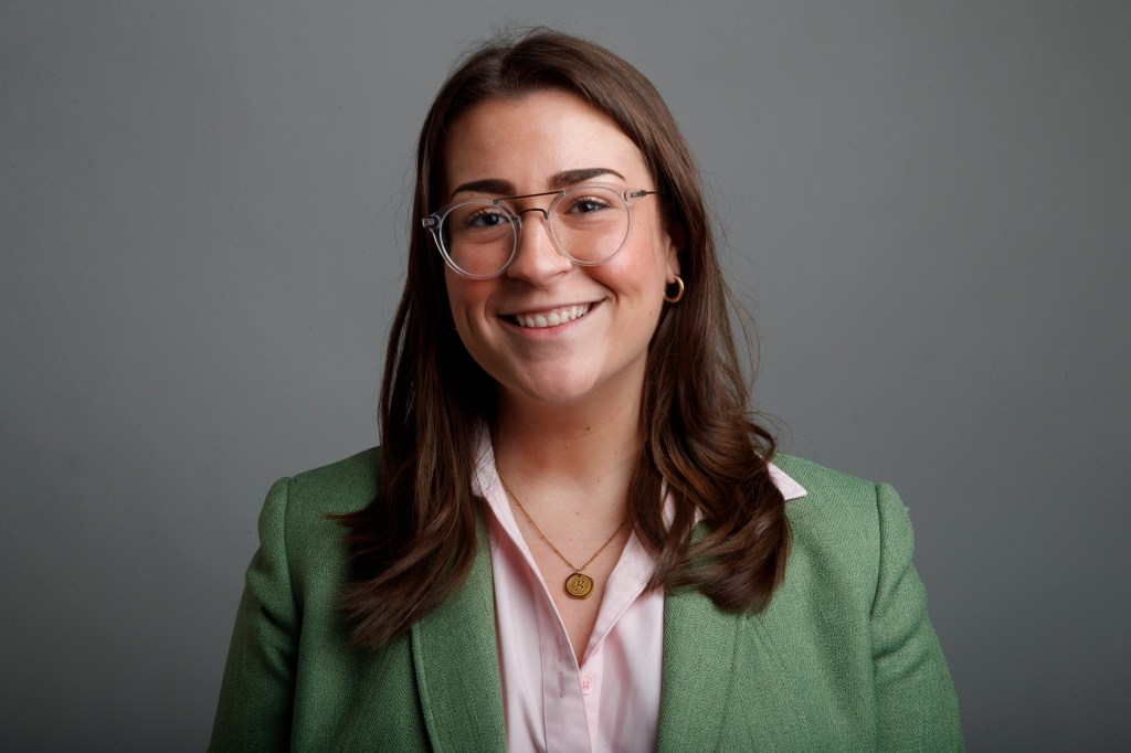 Full‑body MRI flags early fatty liver and gallstone in 25‑year‑old wellness reporter