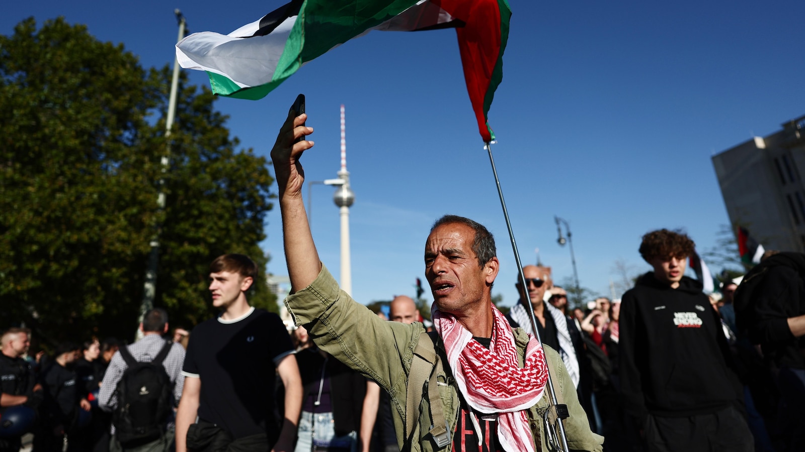 Berlin protest draws tens of thousands calling for end to Israel-Hamas war