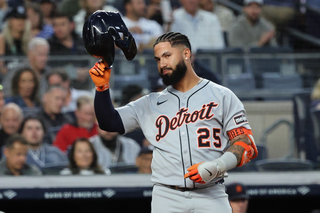 Gleyber Torres waves to the crowd