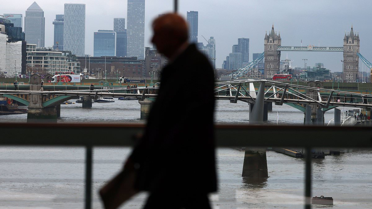 Footloose FTSE 100 chiefs test Britain's appeal as leaders move abroad