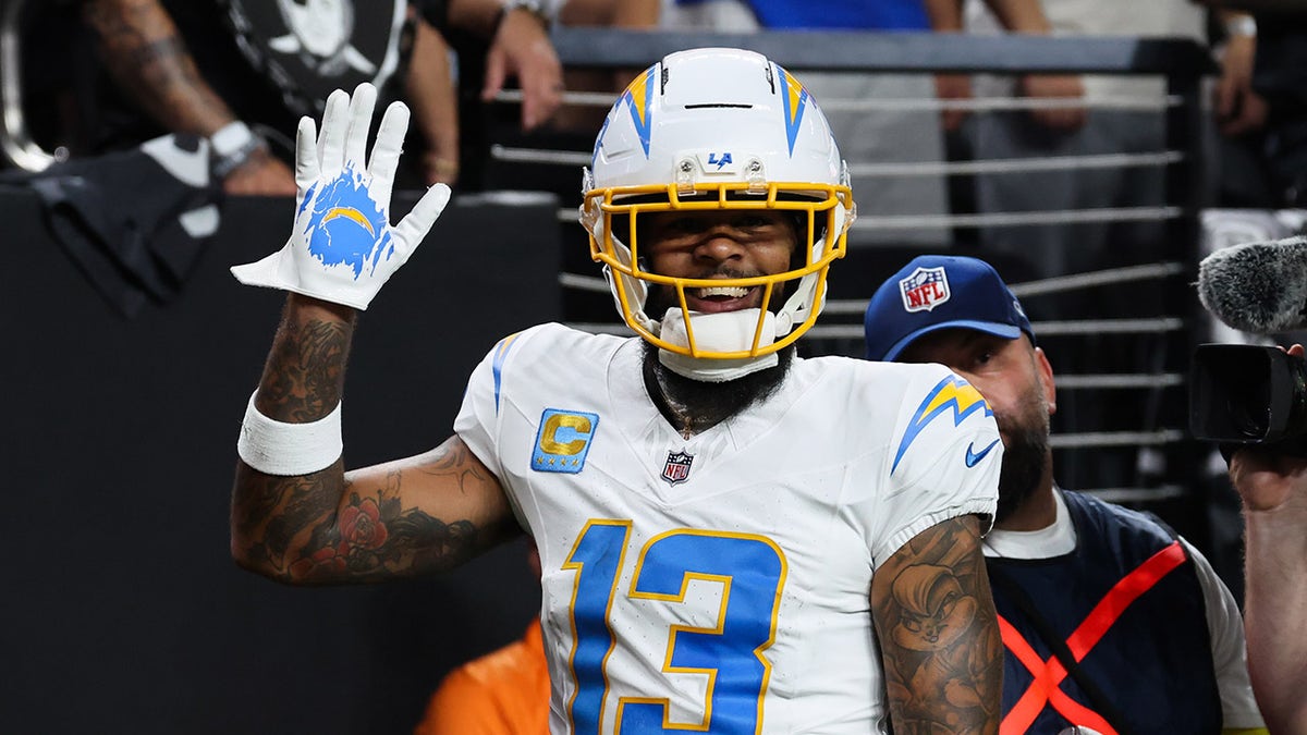 Keenan Allen celebrates his touchdown