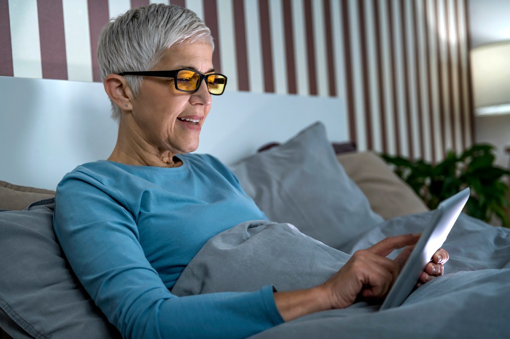 Eye surgeon says blue‑light glasses are overrated; offers five proven ways to ease digital eye strain