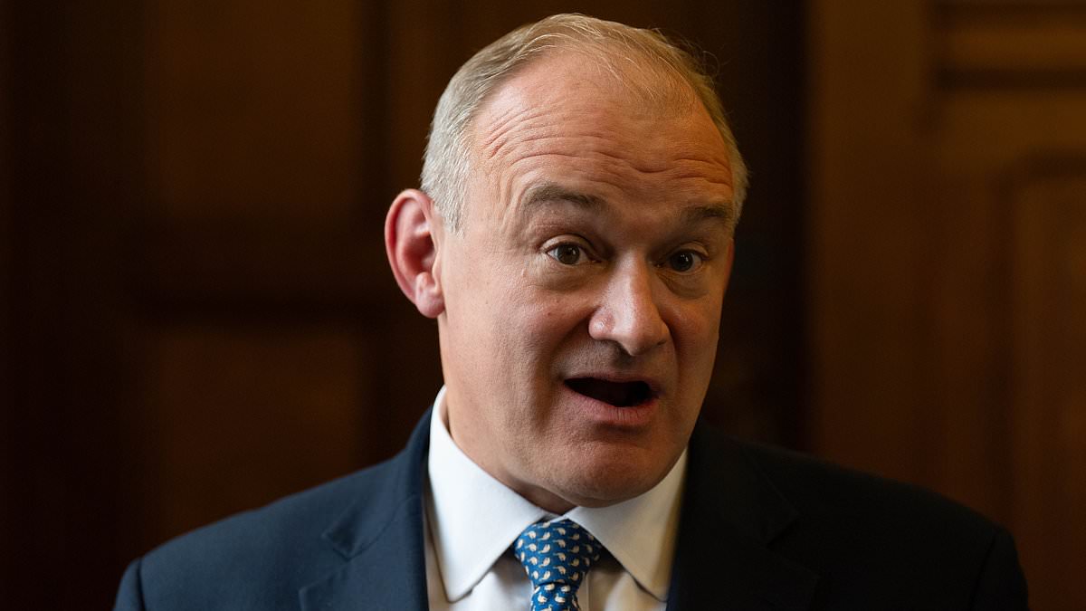 Lib Dems push cigarette-style warnings on social media and two-hour doomscrolling cap