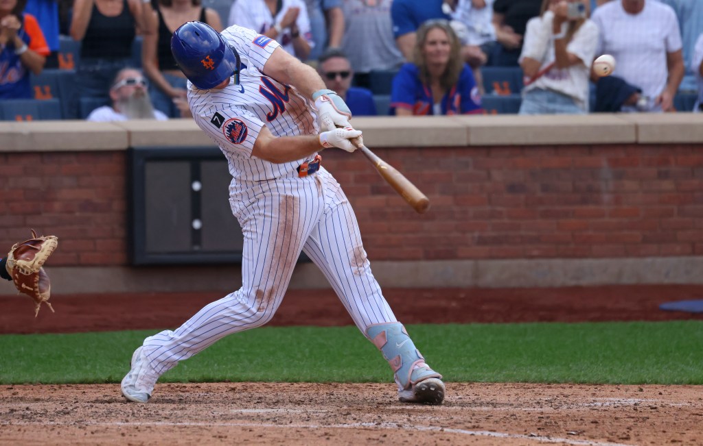 Mets celebrate the walk-off win