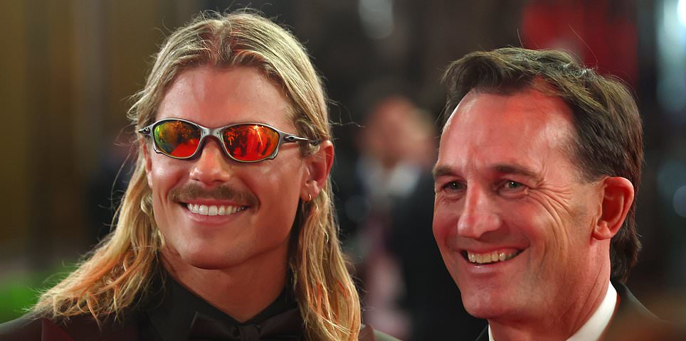 Bailey Smith leads Brownlow contenders as 2025 ceremony unfolds