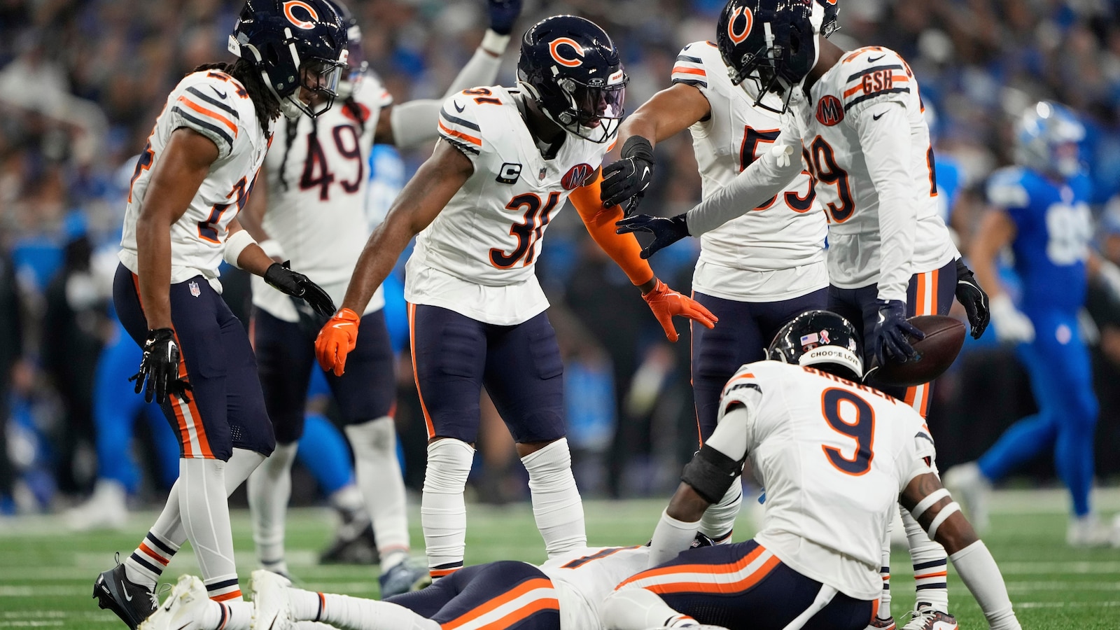 Bears routed in Detroit as Ben Johnson's first season starts with early turbulence