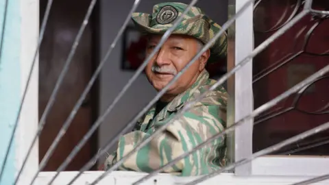 U.S. strikes kill 17 as Venezuela mobilizes civilians into militia amid Caribbean tensions