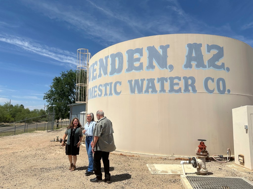 Arizona town of Wenden is sinking as unregulated groundwater pumping accelerates, study and lawsuit say